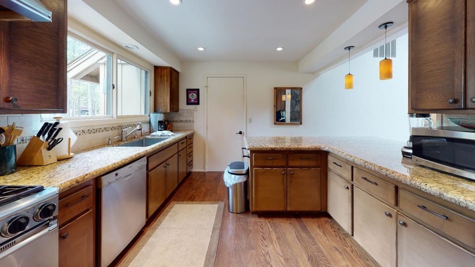 9-salishan-Kitchen