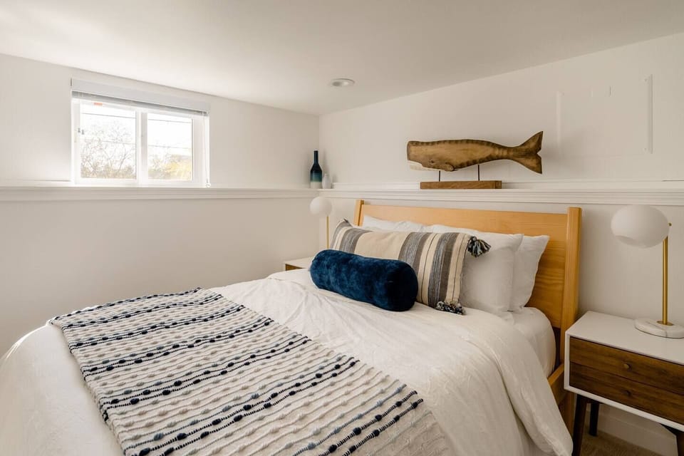 Whale watch in the second bedroom
