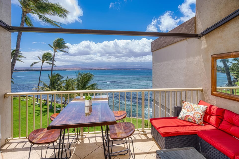 Main floor lanai has seating for 7.