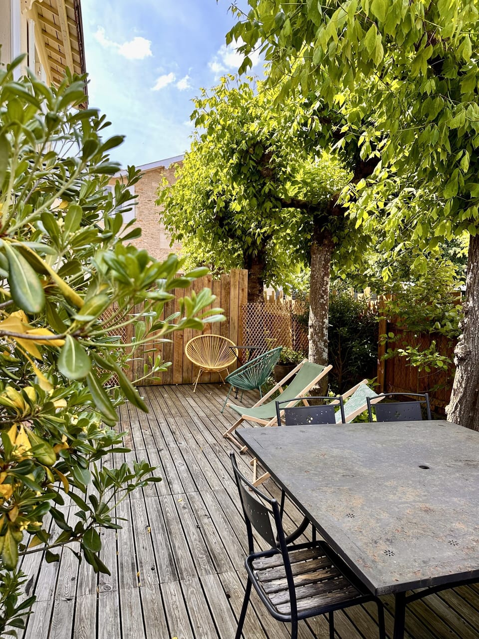 Outdoor dining