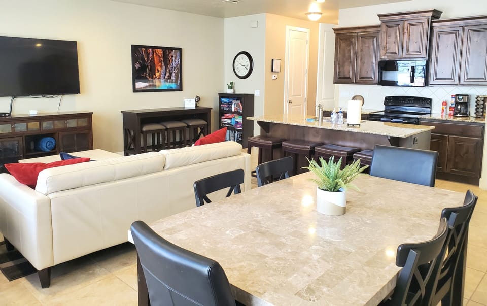 kitchen/ Living room 