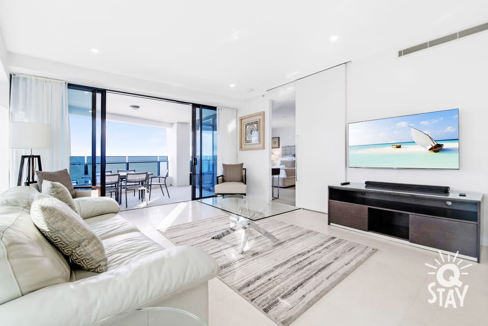 Open floor plans facing gorgeous ocean 🤩