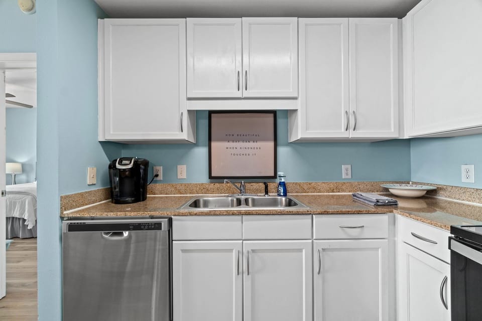 From plates, bowls, glasses, pots and pans, you can serve plenty! Keurig machine
