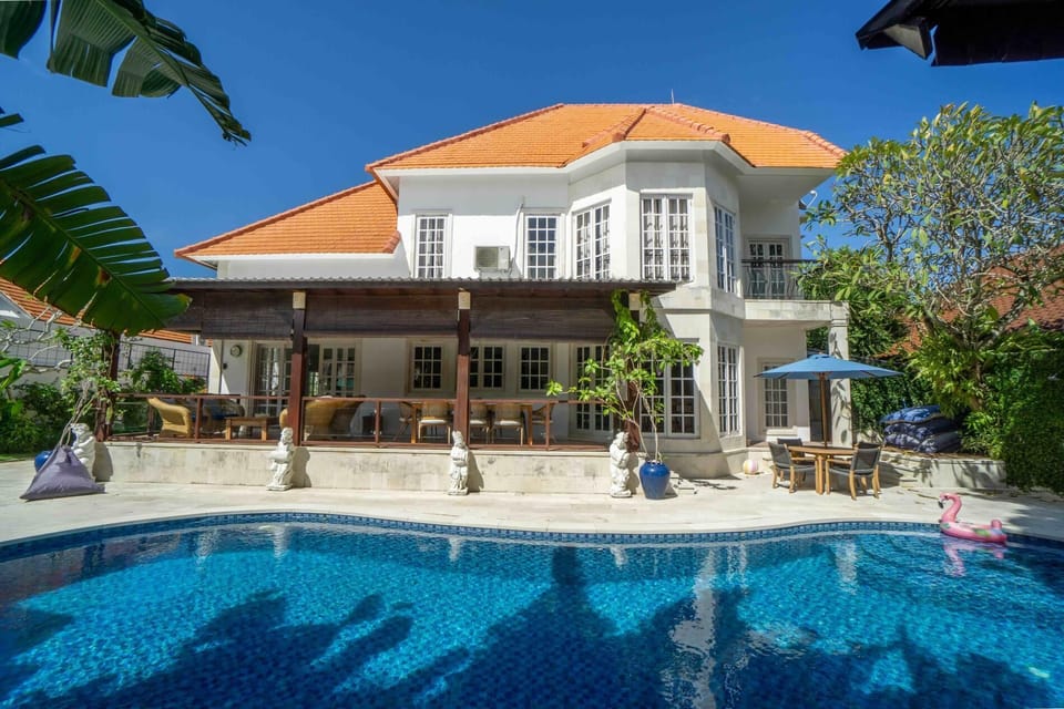 Palm Villa - Beachside Sanur (1611)