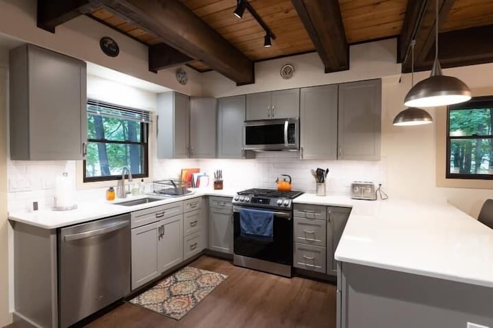Prepare delicious meals in a well-equipped kitchen.