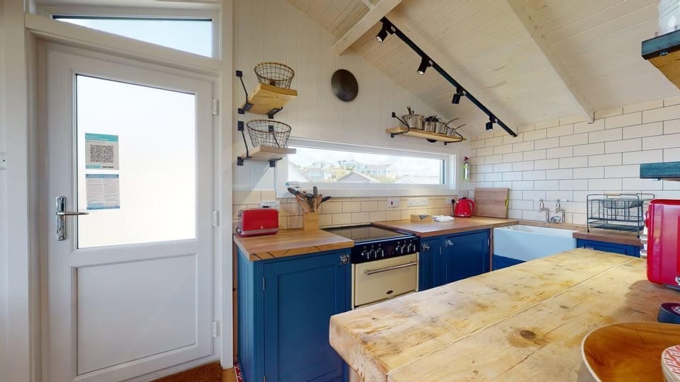 Side Door / Kitchen
