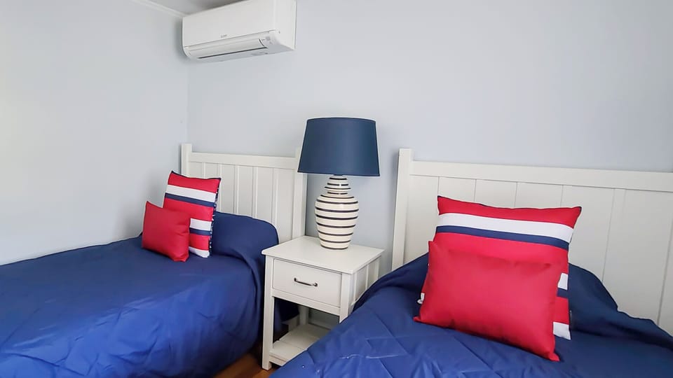 Second bedroom with two twins