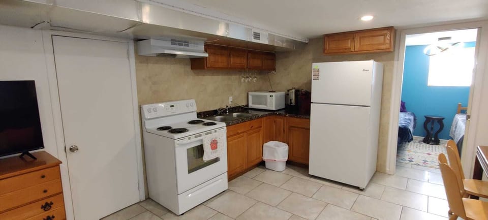 Full kitchen that doesn't take up the room. Kosher utensils & kashering included