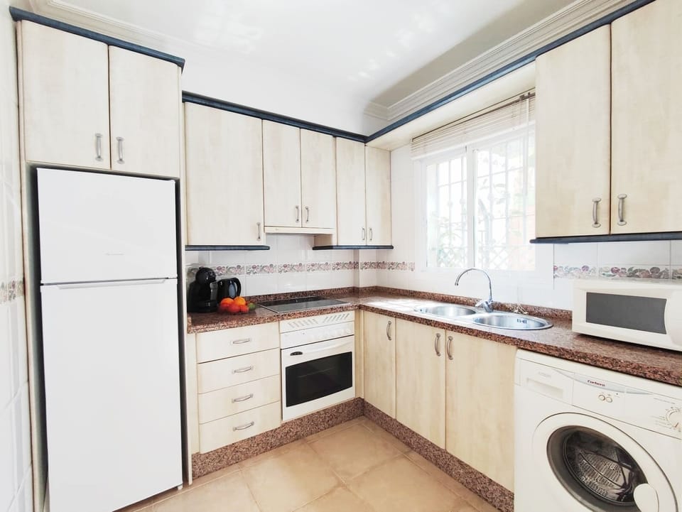 Kitchen (2)