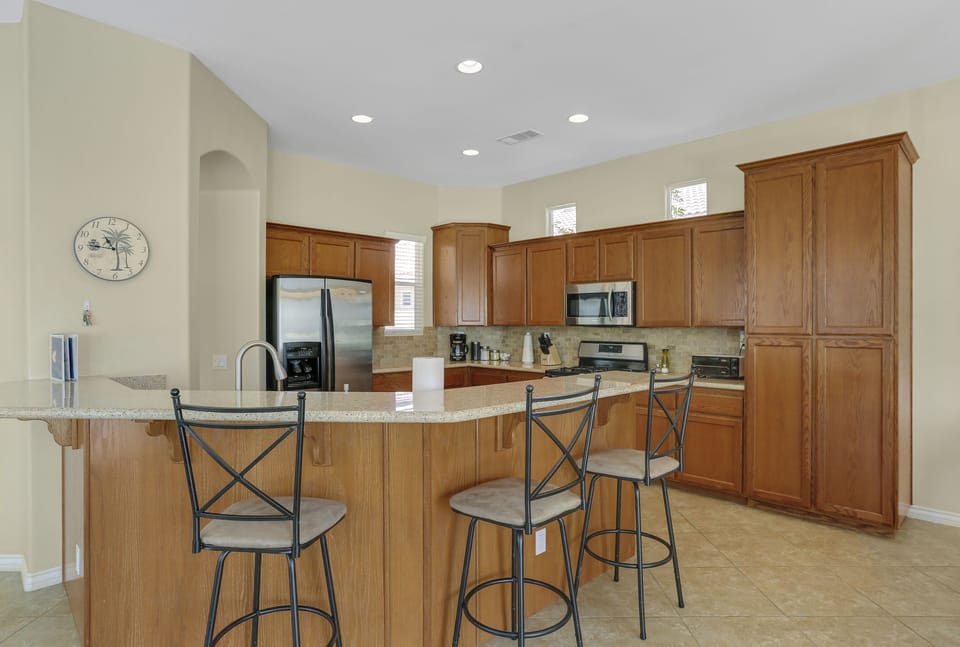 Spacious kitchen with breakfast bar and stainless appliances