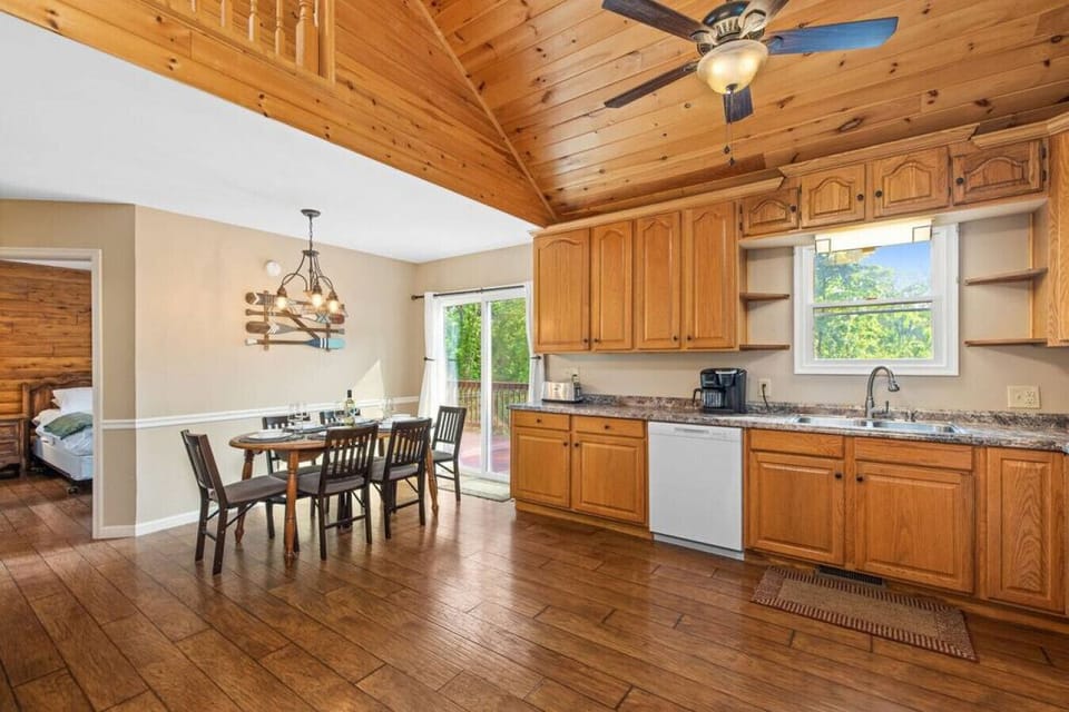 The kitchen and dining table