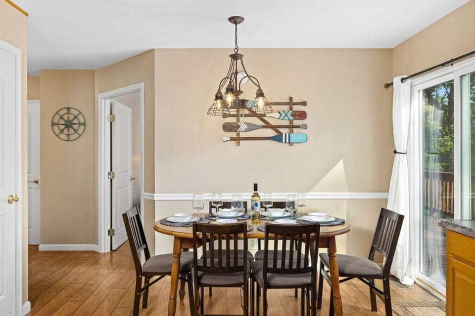 Enjoy group meals around the dining table