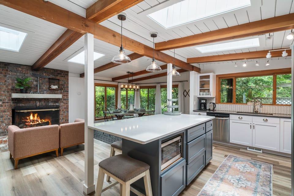 Expansive Island Seats 4 with Microwave 