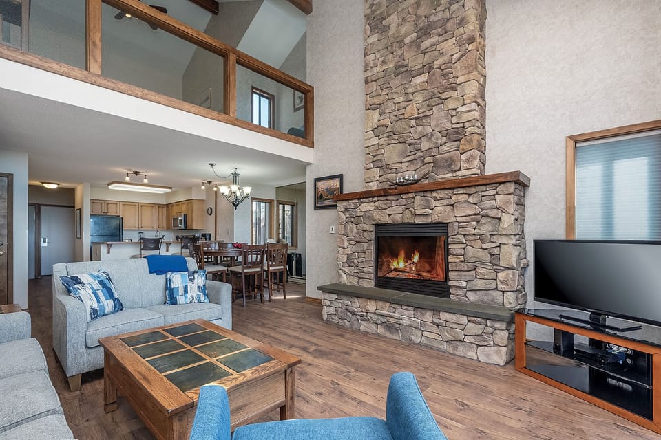 The open concept living area is great for entertaining | Main Level