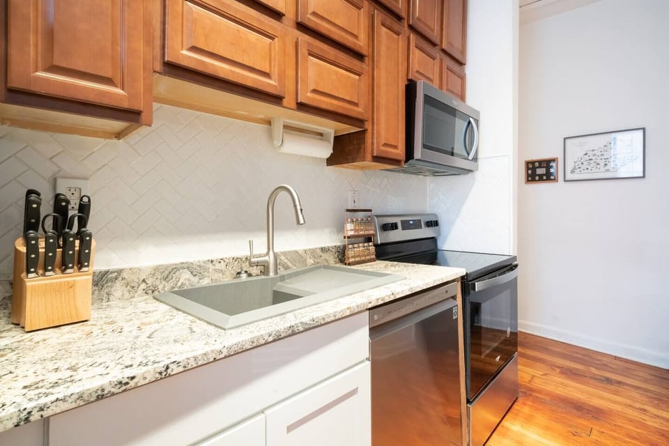 Brand new dishwasher and newly tiled backsplash! 