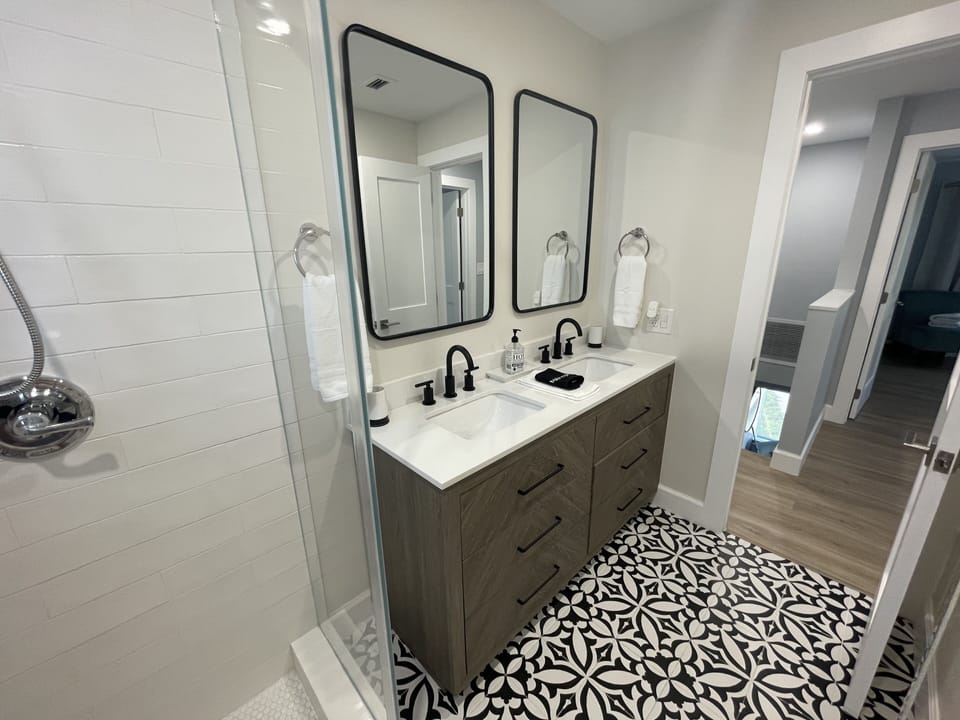Third floor full bathroom