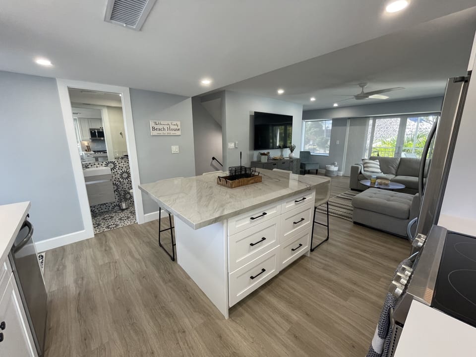 Kitchen (second floor)