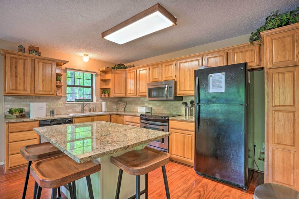 Kitchen | 1st Floor | Fully Equipped | Dishware/Flatware | Toaster | Crockpot