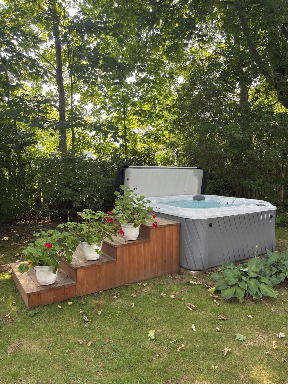 Outdoor spa tub