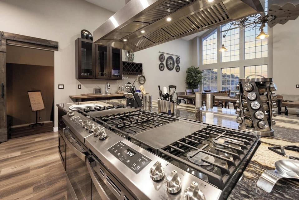 Just imaging cooking gourmet meals on 8 burners, 2 griddles, 2 ovens, 60” gas stove with view of Prescott Valley, & Stone Ridge Golf Course from 17’ floor to ceiling windows with an 86” Smart TV & linear fireplace. Private Chef referrals available!