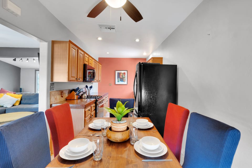 Dining area/kitchen