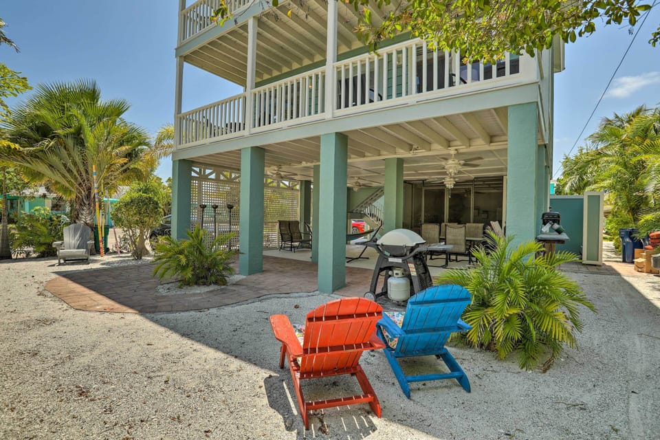 Bradenton Beach Vacation Rental | 2BR | 2BA | Flight of Stairs to Enter