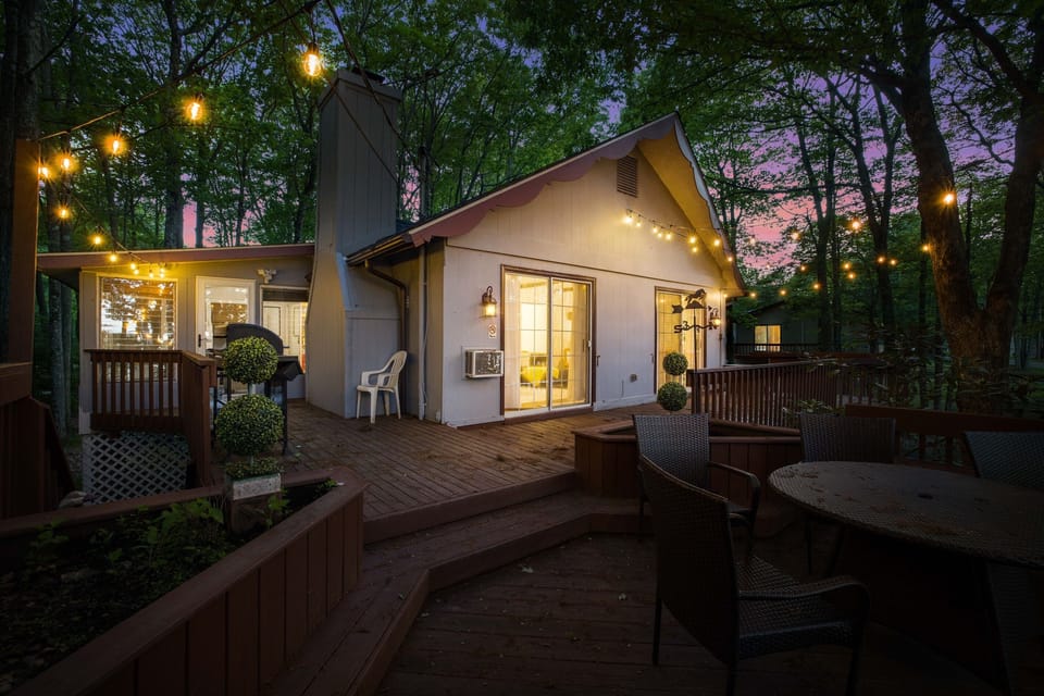 Experience breathtaking sunsets from this stunning deck, overlooking the serene lake with its vibrant hues reflecting in the water. The tranquil ambiance and comfortable seating make it a perfect spot to unwind and enjoy the beauty of nature. This deck is 