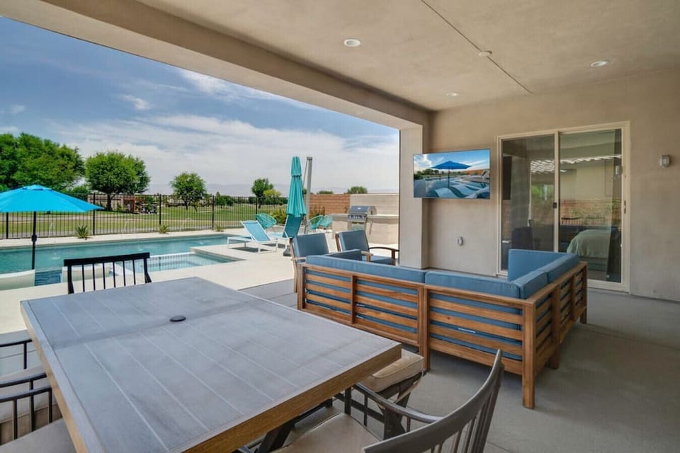 Covered patio w/ dining table & grill, great for shaded outdoor meals