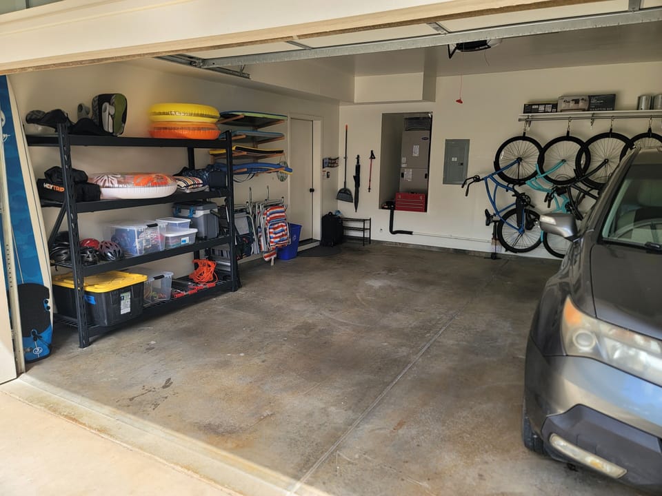 Garage (space for one rental car)