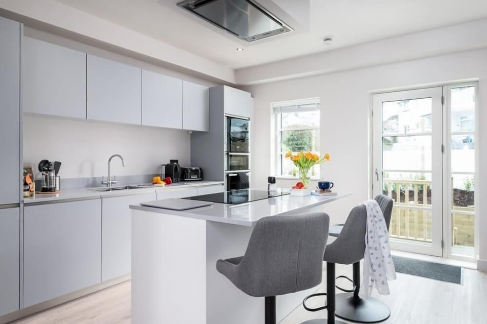 Kitchen at 1 The Strand, Porth, Cornwall, self catering with Beach Retreats.