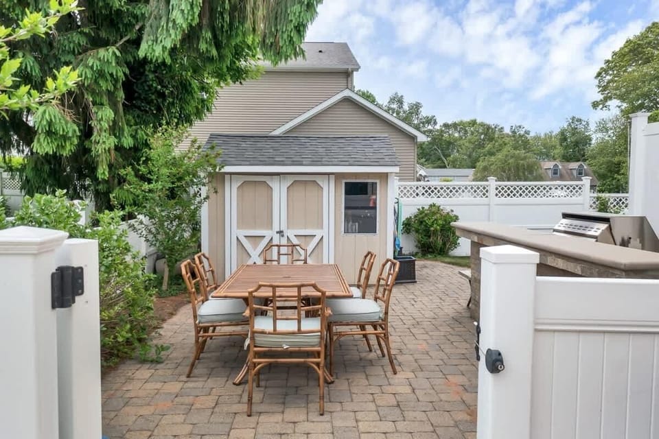 Outdoor dining area with grill for guest use