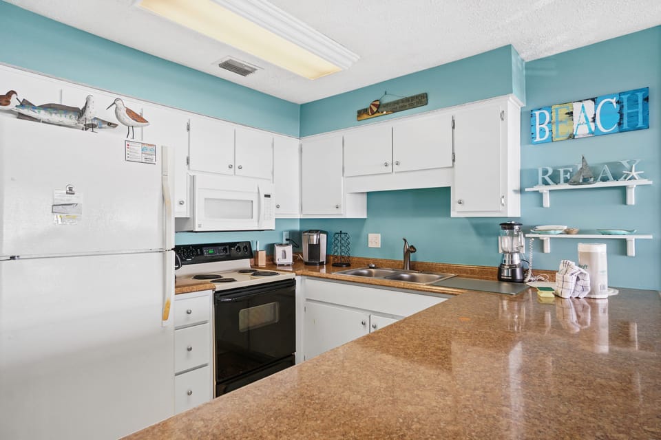Kitchen with Breakfast Bar
