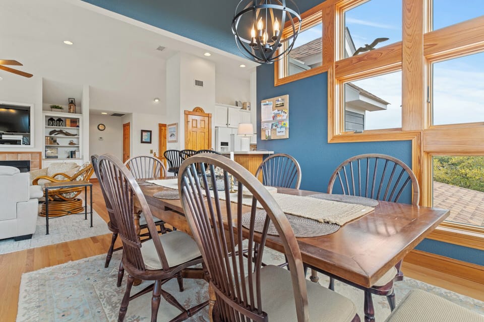 Dining Area - Top Level