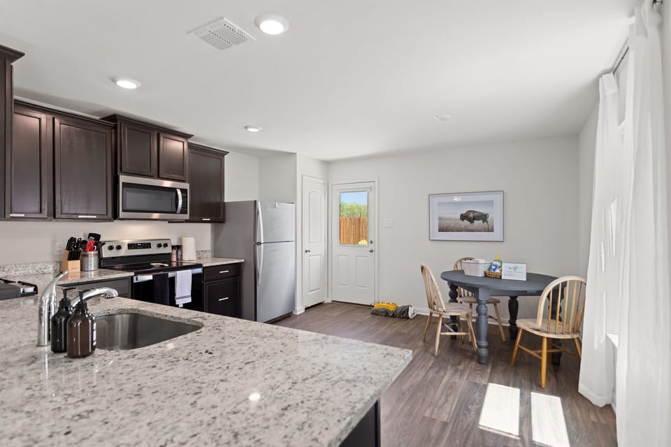 Gather, eat, or sip coffee in this open space, fully stocked with all the kitchen must haves for easy meals and relaxed moments.