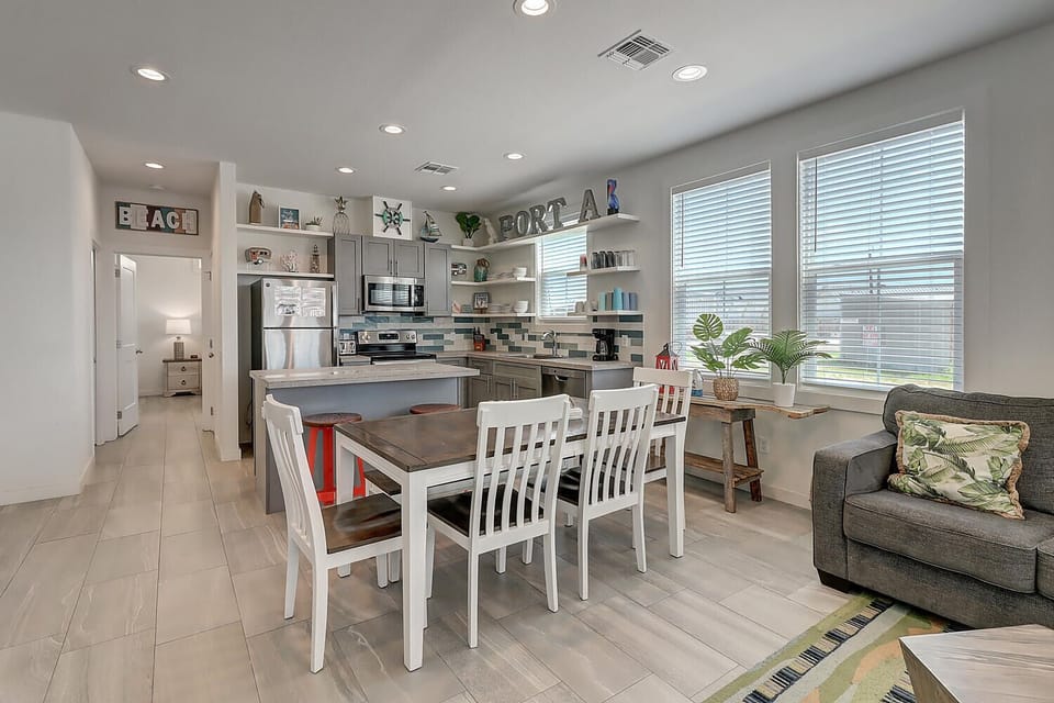 Indoor - Dining table with seating for 6