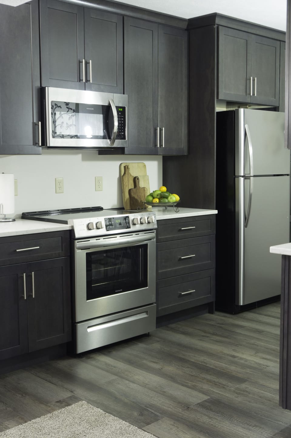 Full-sized kitchen and appliances