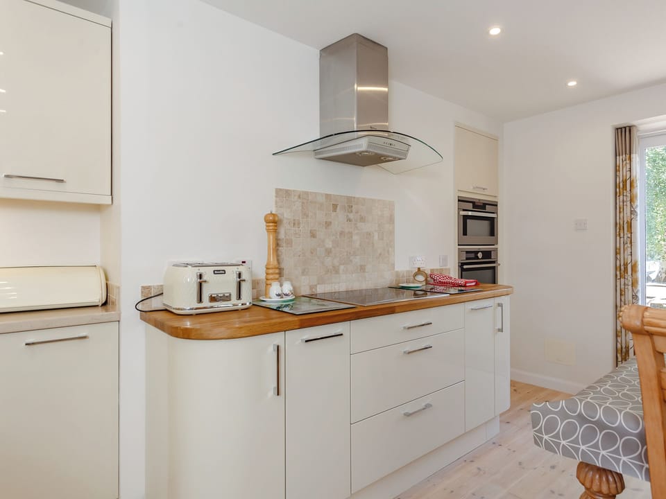 Kitchen area | Willow Cottage - Courtyard Cottages, Inverness