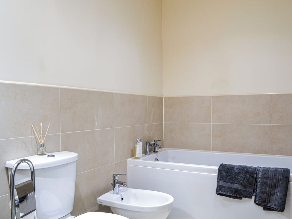 Shower room | 15 Glengoulandie Lodge, Glengoulandie, near Aberfeldy