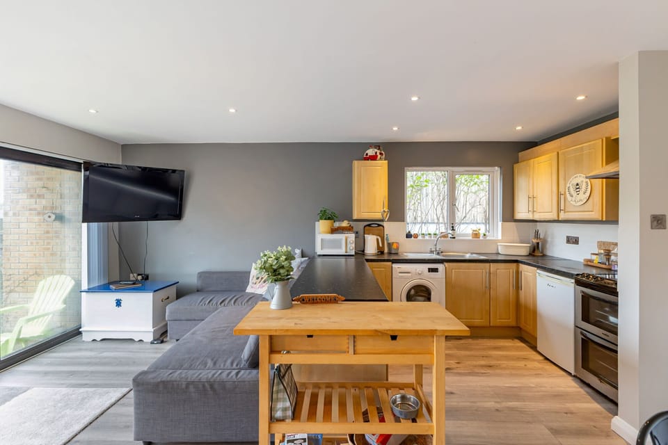 Living room & Kitchen