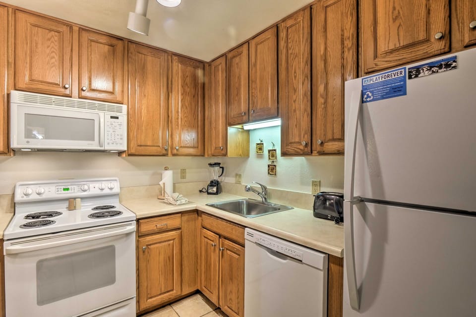 Room, Indoors, Refrigerator, Kitchen, Oven