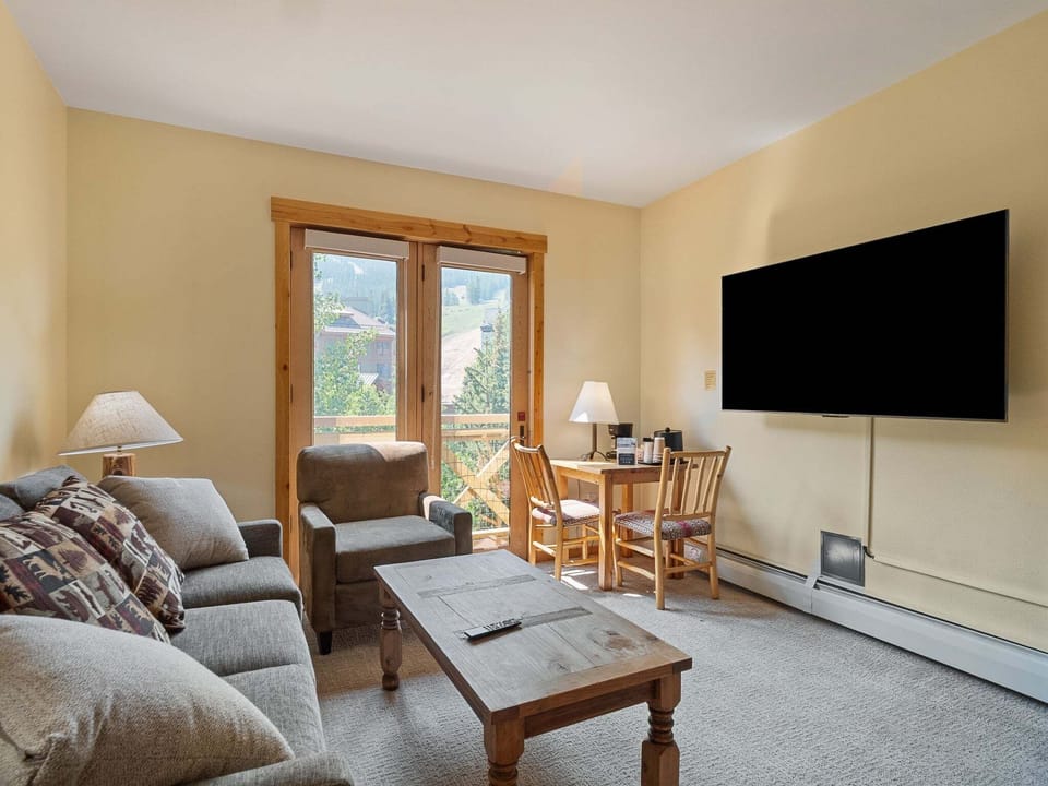 Furniture, Indoors, Living Room, Screen, Table