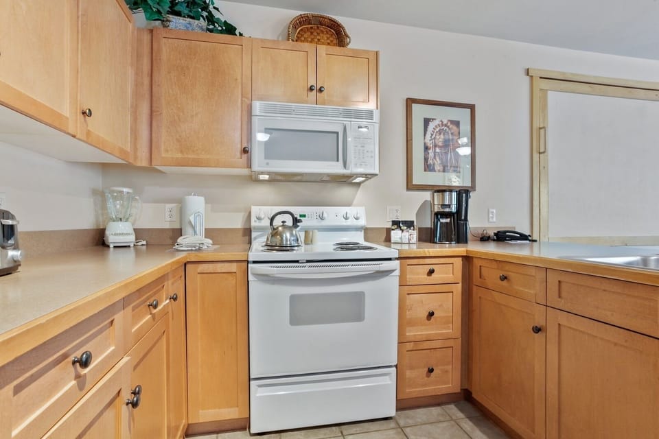 Room, Indoors, Kitchen, Oven, Furniture