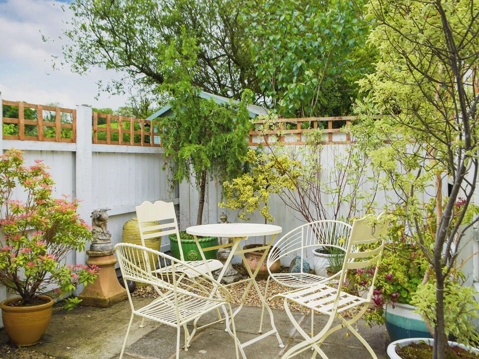 Sitting-out-area | Stoneyford Cottage, Narberth