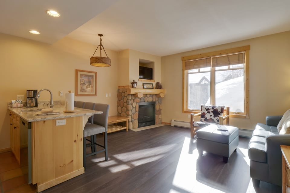Indoors, Furniture, Living Room, Floor, Flooring