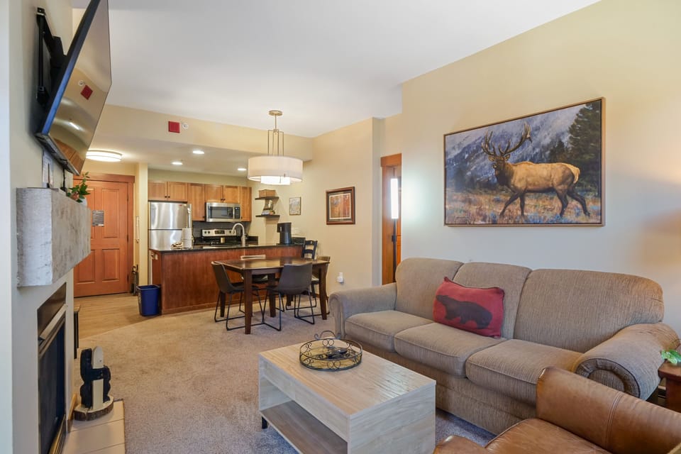 Furniture, Indoors, Living Room, Couch, Table