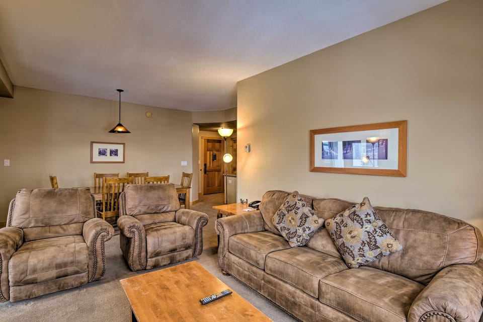 Living Room, Room, Indoors, Couch, Furniture