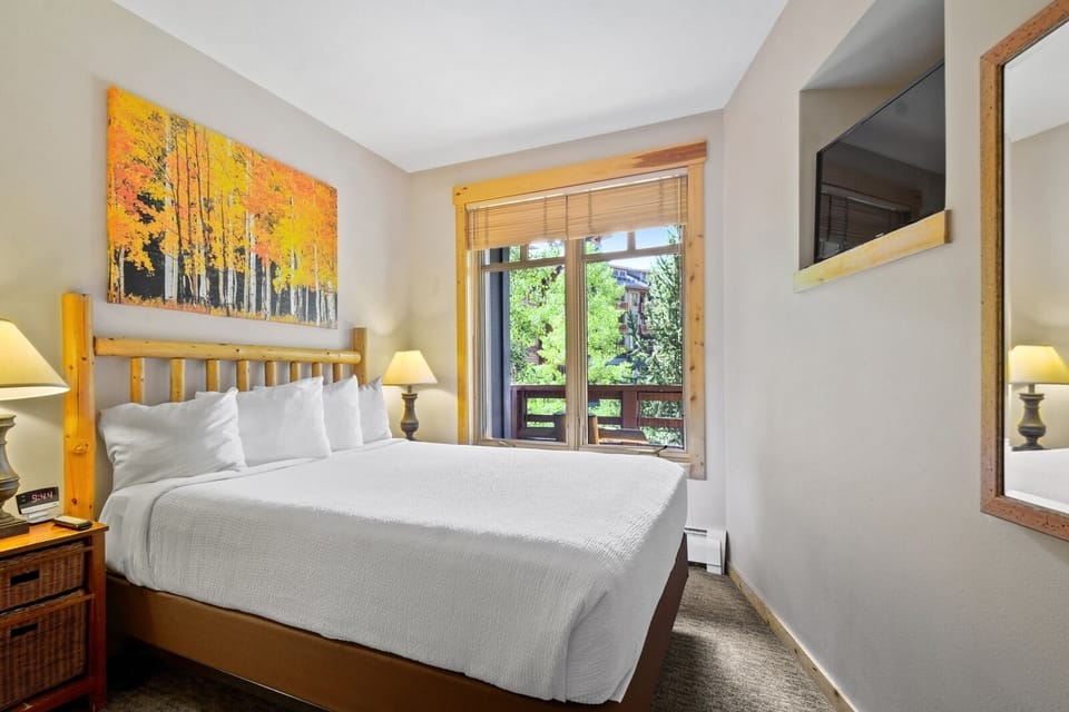 Bedroom, Indoors, Room, Furniture, Bed