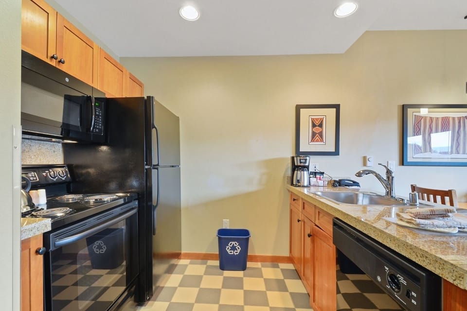 Flooring, Room, Indoors, Oven, Floor