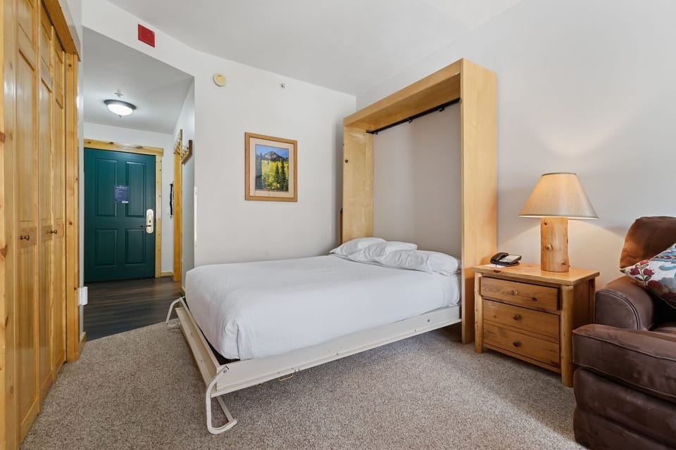 Bedroom, Room, Indoors, Furniture, Flooring