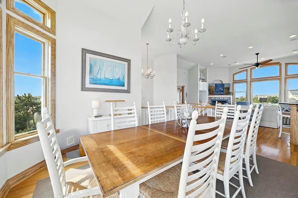 Top-Level Dining Room with Table (seats 8)